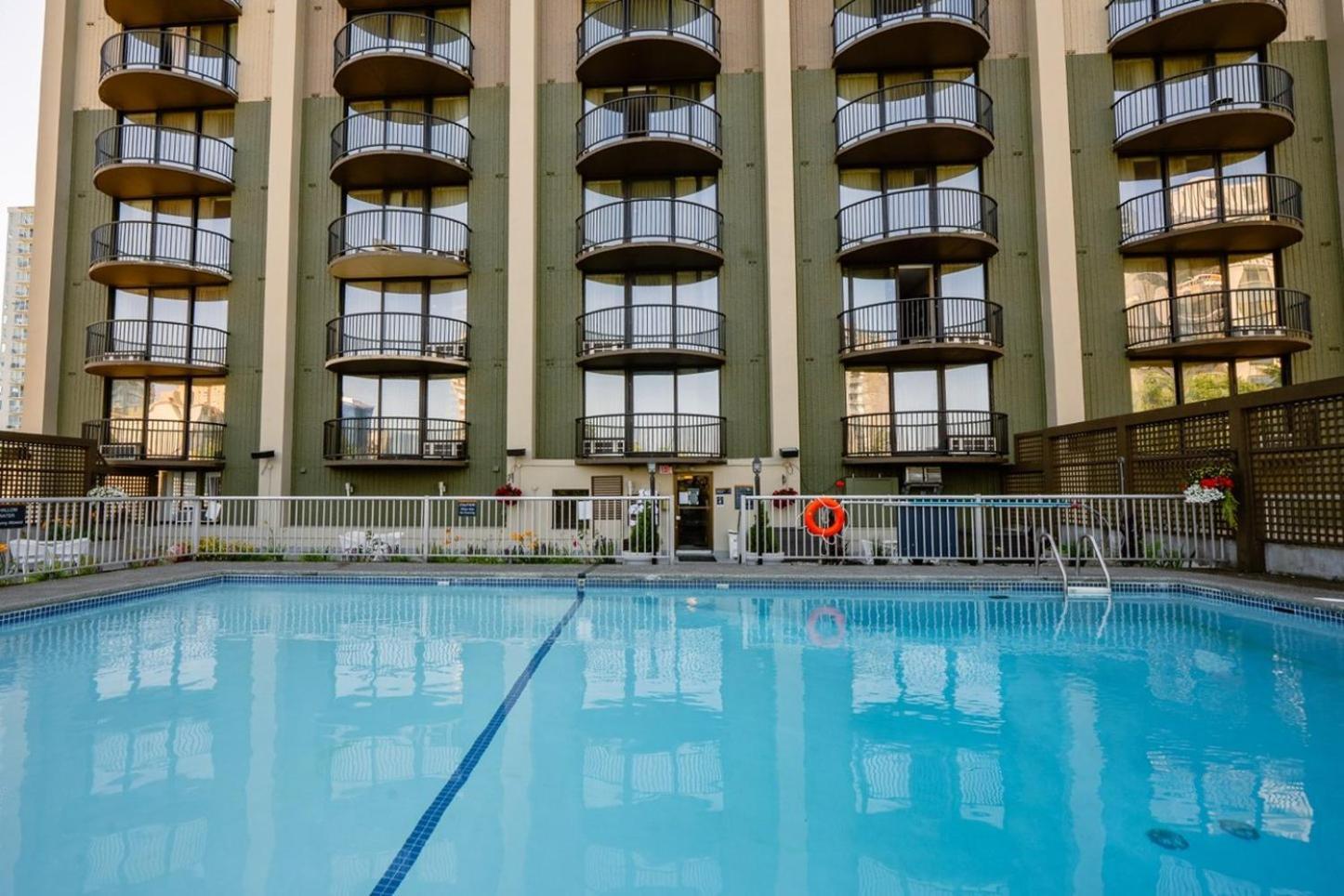 Sandman Suites Vancouver On Davie Exterior foto